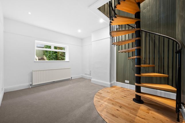 Uplands, Quarry Road, Birch Vale photo 4