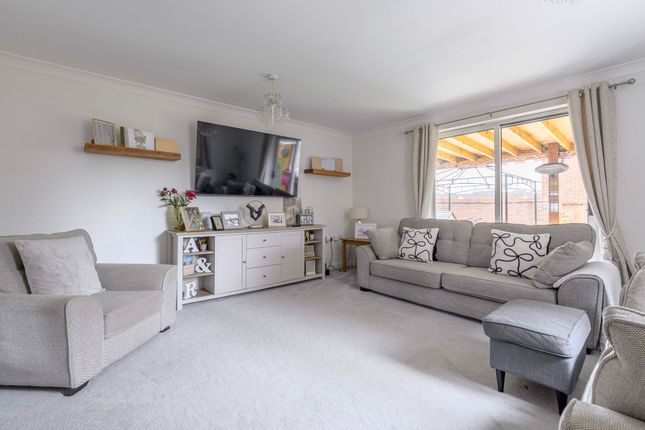 25 Phoenix Way, Stowmarket photo 2