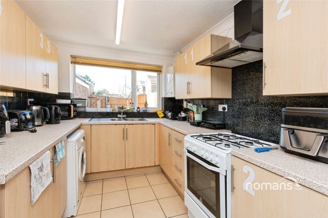 Room 5, 29, Whitmore Green, Farnham photo 2