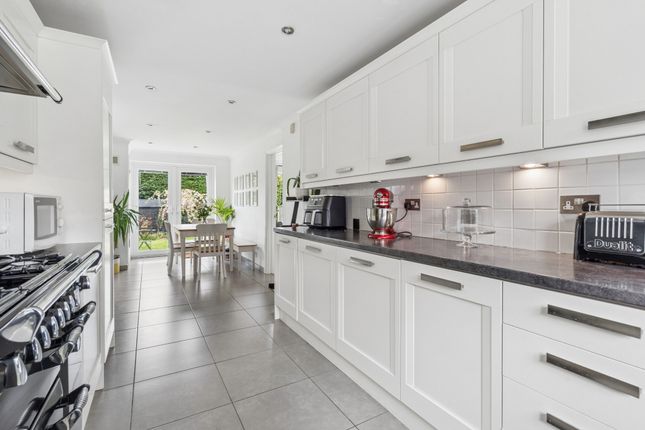 36 Pineapple Road, Amersham photo 2