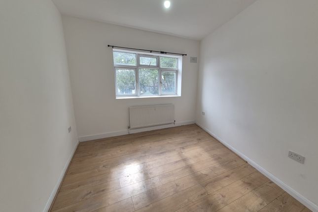 213 B, Boundary Road, London photo 3