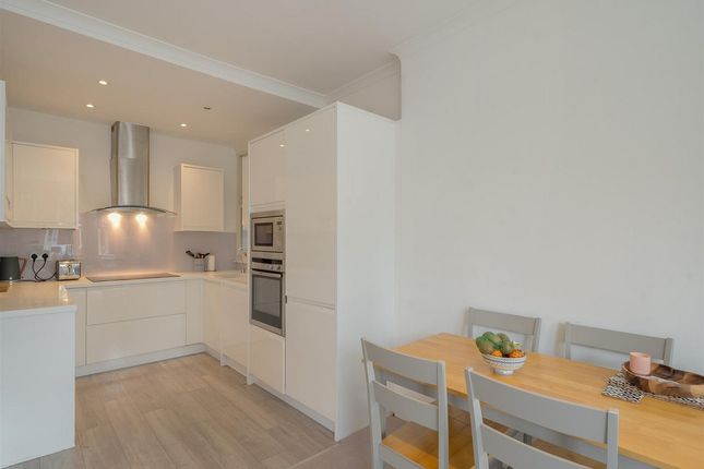 Flat Flat B, 28, Teignmouth Road, London photo 4
