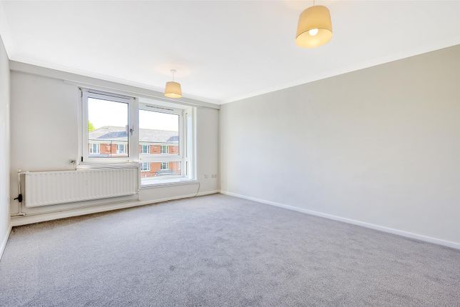 Thumbnail Flat for sale in Highbury Grange, London