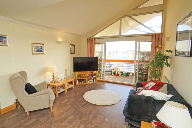 8 Mizzen House, Lock Approach, Portsmouth photo 4