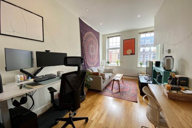 1-bed flat on 2 St Andrews House, High Street, Epsom, £225,000
