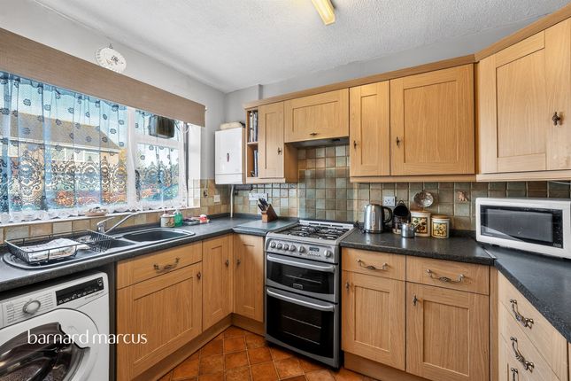 20, Malvern Close, Mitcham photo 4