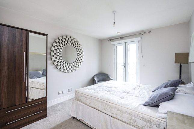 Flat 34, 388, Tollard House, London photo 3