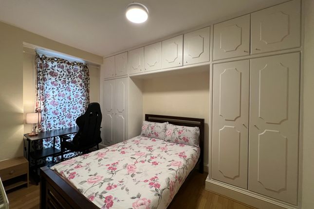 Thumbnail Flat to rent in Oakley Street, London