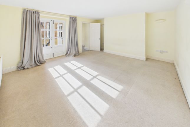 Courtyard Flat, 24 Cambray Place, Cheltenham photo 2