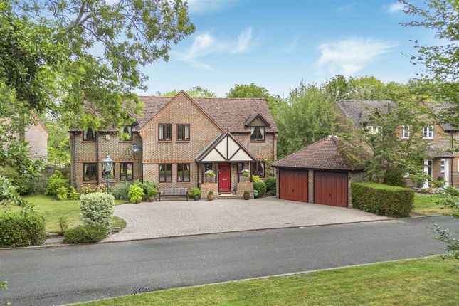 5, Dewe Lane, Burghfield, Reading photo 2