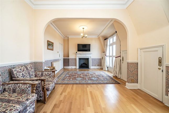 2-bed flat on Flat 23, Blomfield Court, London, £850,000