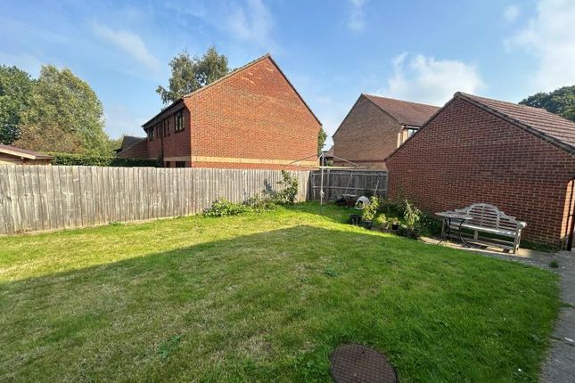 6, Marjoram Close, Guildford photo 2