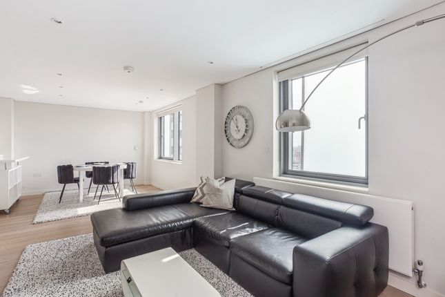 Flat for sale in Merchant Square East, London