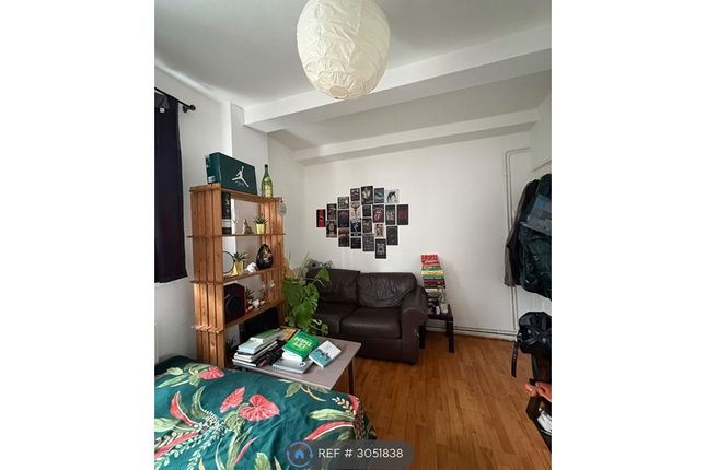 Flat, Vinson House Cranston Estate, London photo 3
