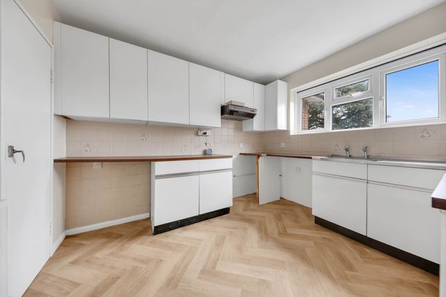 23 Livingstone Court, Matlock Road, London photo 2