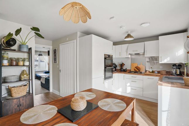 4 Collett Drive, Bampton photo 2