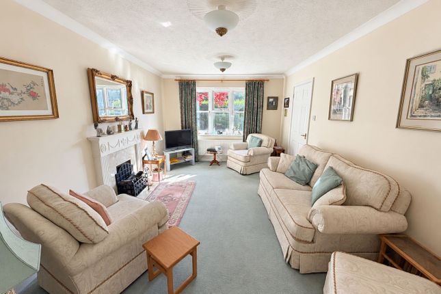 Mindelheim Avenue, East Grinstead photo 4