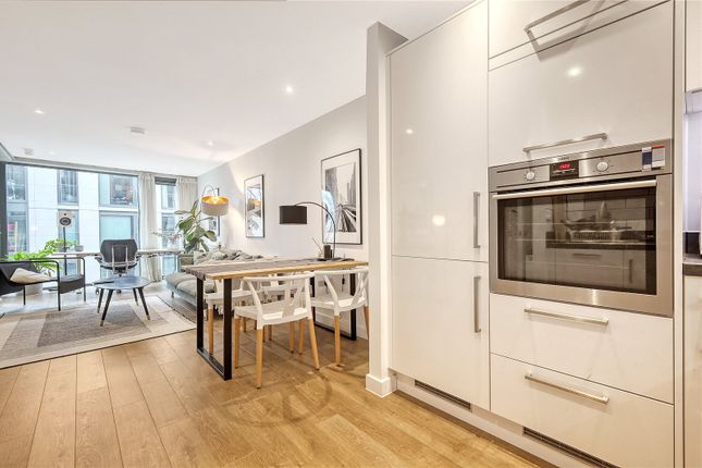 Flat for sale in Lapwing Heights, London