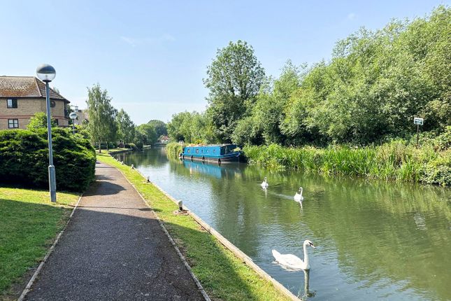 129 Lawrence Moorings, Sheering Mill Lane, Sawbridgeworth photo 3