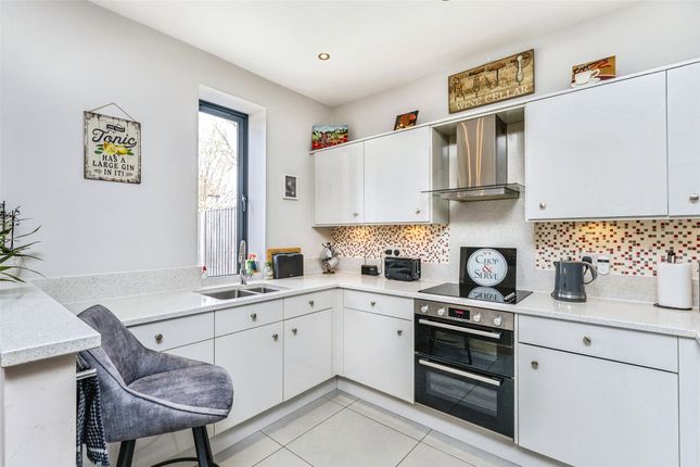 4, Edward Price Close, Neston photo 3
