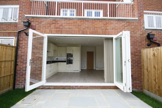 Town house to rent in Folly Hill Gardens, Maidenhead