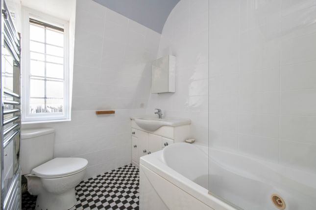 Flat for sale in Gonville House, Manor Fields
