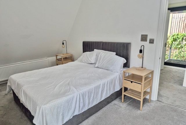 5, COULSDON photo 2
