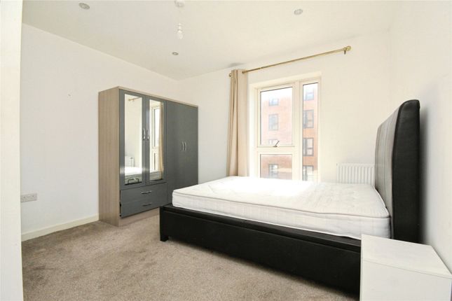 8, Armoury Court, Rainham photo 4