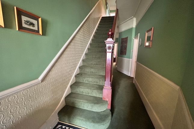 23, Hollingbourne Gardens, London photo 2