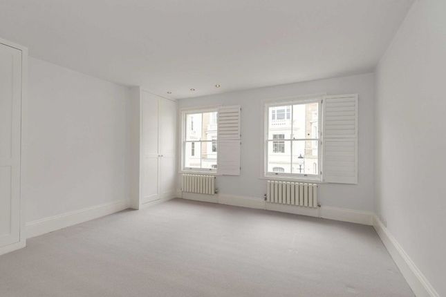 Terraced house to rent in Gordon Place, London