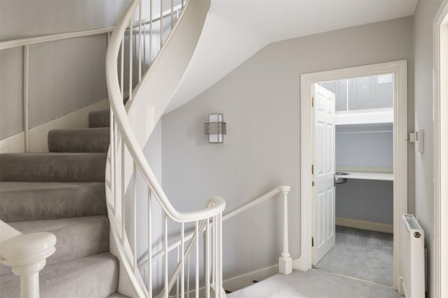 Mews house for sale in Lennox Gardens Mews, London