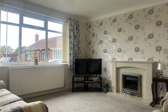 4, Coniston Close, Oldham photo 2