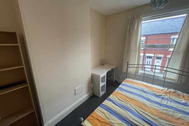 Terraced house to rent in Cradock Road, Leicester