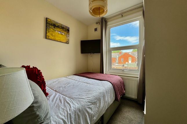 Thumbnail Room to rent in Newport Road, Reading
