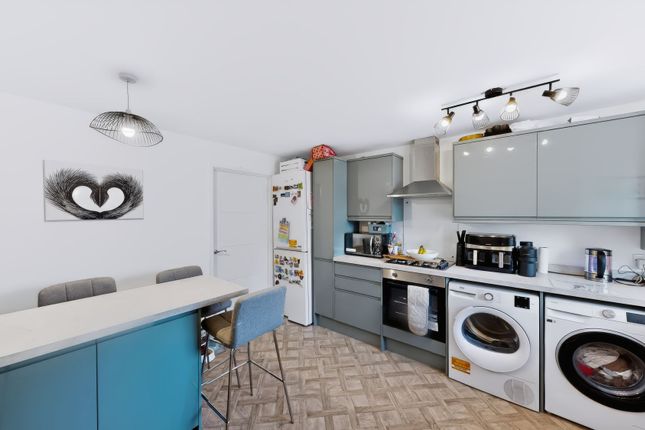12 Gibfield Park Avenue, Manchester photo 2