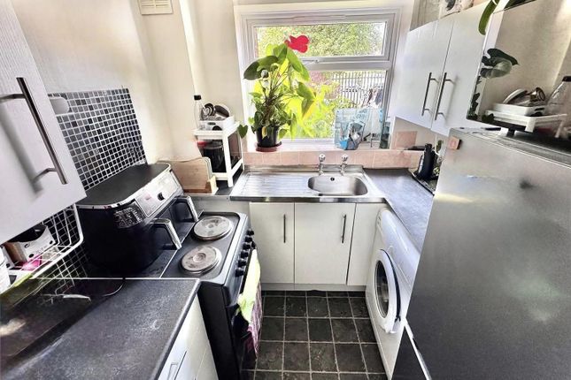 31, Dalwood Way, Coventry photo 4