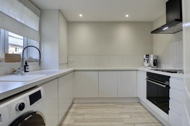 28, Skylark Avenue, Emsworth photo 4