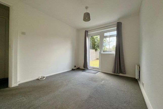 31, Taylor Close, Orpington photo 3