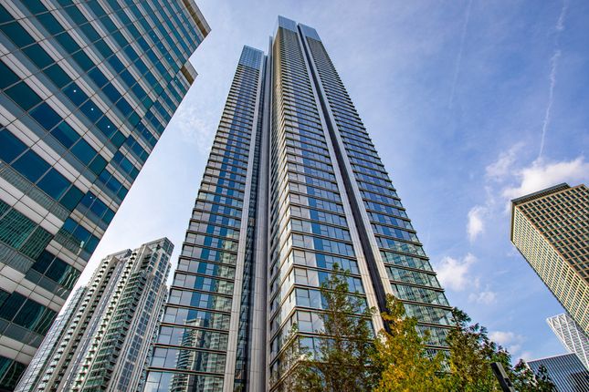 Flat to rent in Hampton Tower, Canary Wharf