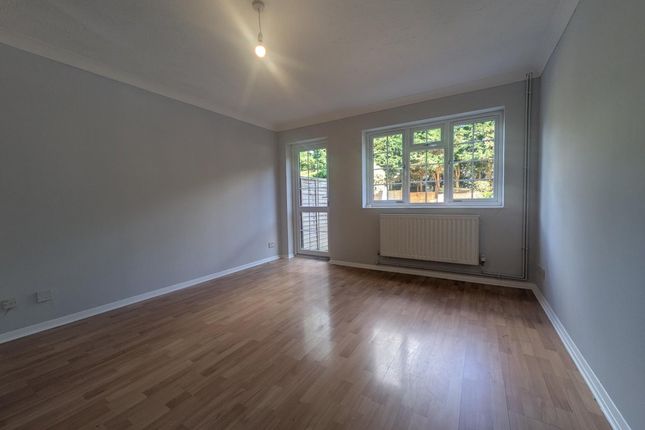 14, Nash Gardens, Redhill photo 2
