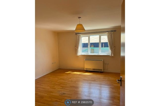 Flat, Scotney Gardens St Peters St, Maidstone photo 3