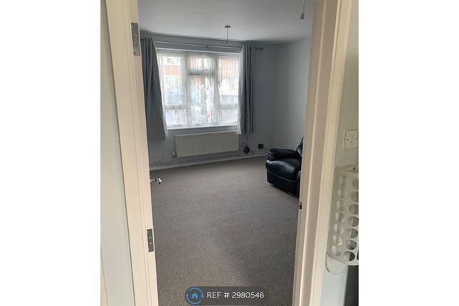 Trelawney Avenue, Slough photo 3