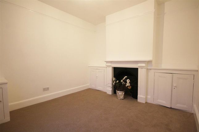 4, Clyde Street, Canterbury photo 2
