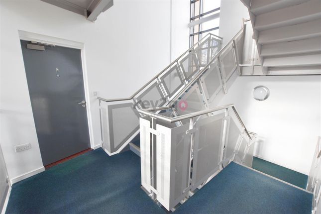8, Park Grange Mount, Sheffield photo 3