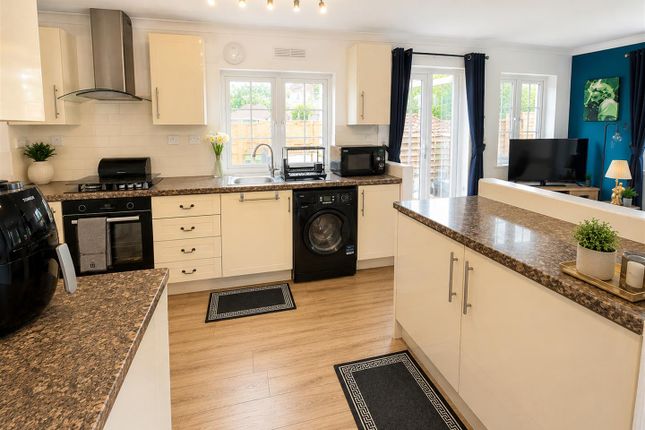 8 Brookmeadow Way, Breach Barns Lane, Waltham Abbey photo 4