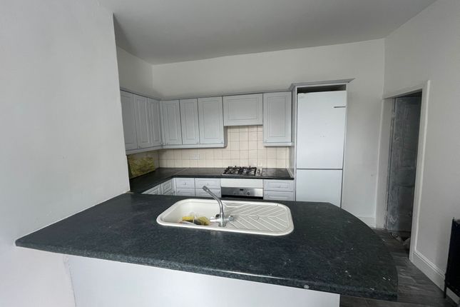 2 Paisley Terrace, Leeds photo 3