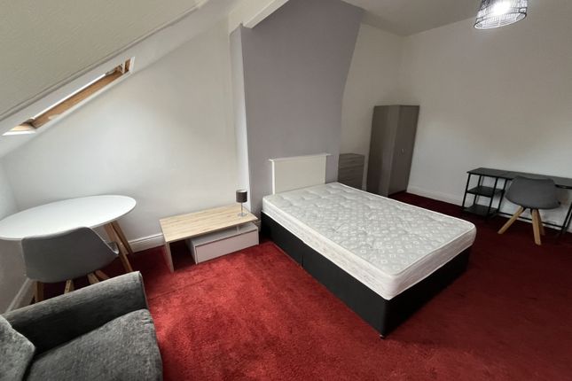Room 5, 6, Woodhouse Cliff, Leeds photo 3