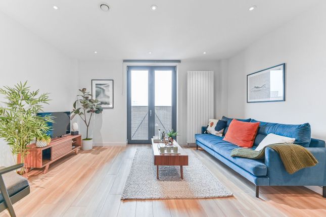 1-bed flat on b2rc6430402, Ten Degrees, Croydon, £1,800/mo