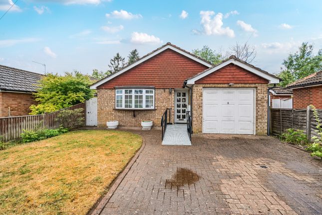 3-bed house on Brackenvale,, Kingfield Gardens, Woking, £525,000