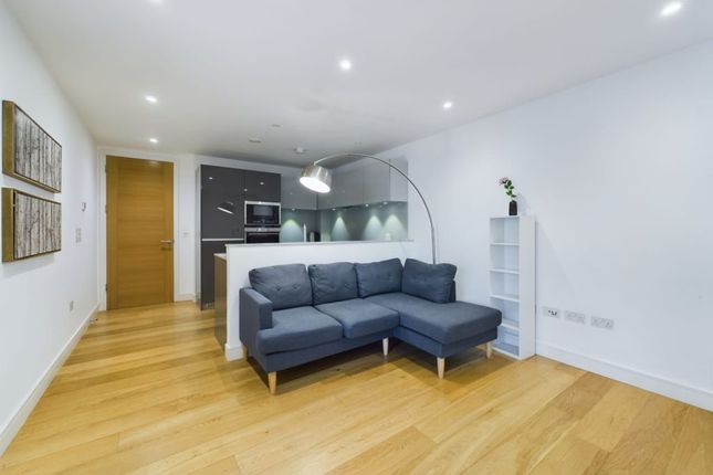 Thumbnail Flat to rent in Westking Place, London